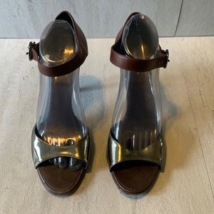 BCBGMaxAzria Women's Brown Gold Ankle Buckle Strap Heeled Summer Sandals Size 10